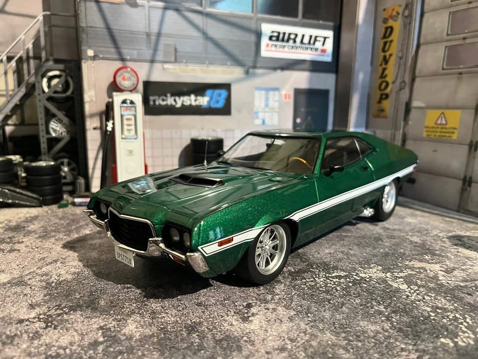 1:18 Ford Gran Torino - nieuw in de doos, Ophalen of Verzenden, Auto