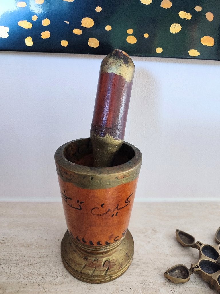 Mortier et pilon en bois décoré. Calligraphie arabe. Vintage, Antiquités & Art, Afrique, Bois, Multicolore, Peint