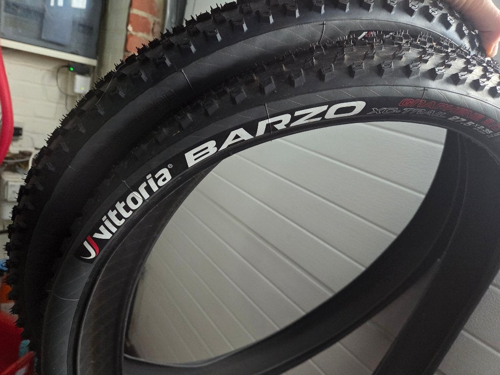 (2 stuks) Vittoria Barzo XC-Trail G2 27,5 x 2.35, Fietsen en Brommers, Fietsonderdelen, Nieuw, Band, Mountainbike, Ophalen of Verzenden