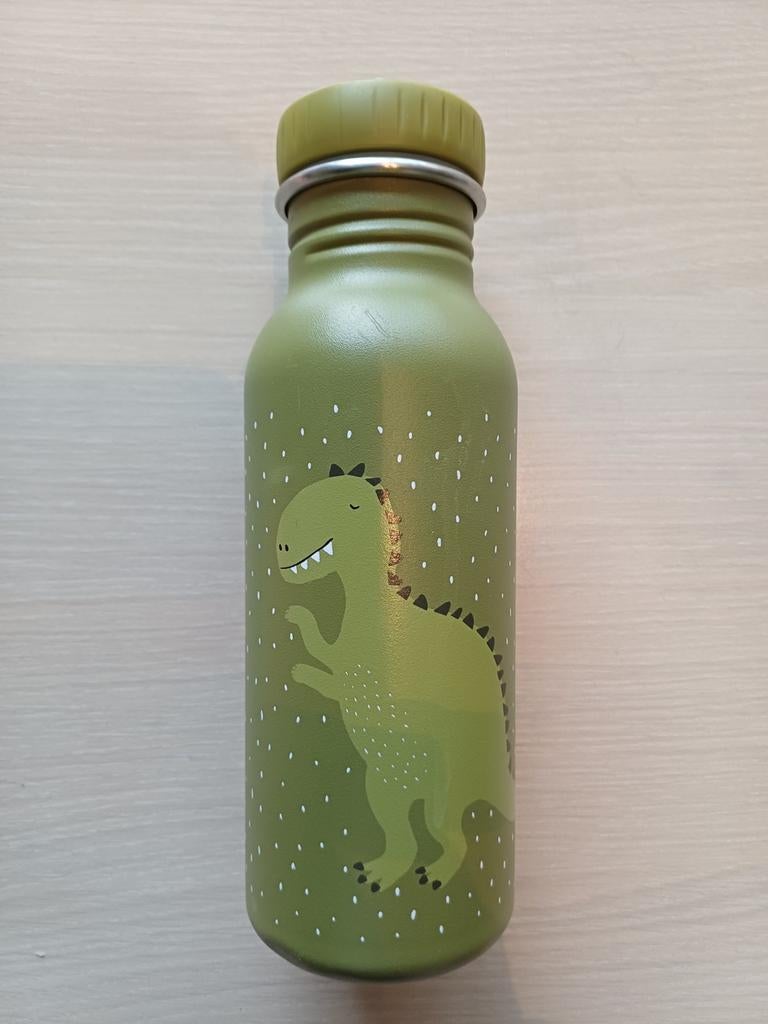 Bouteille en forme de dinosaure Trixie, Enlèvement