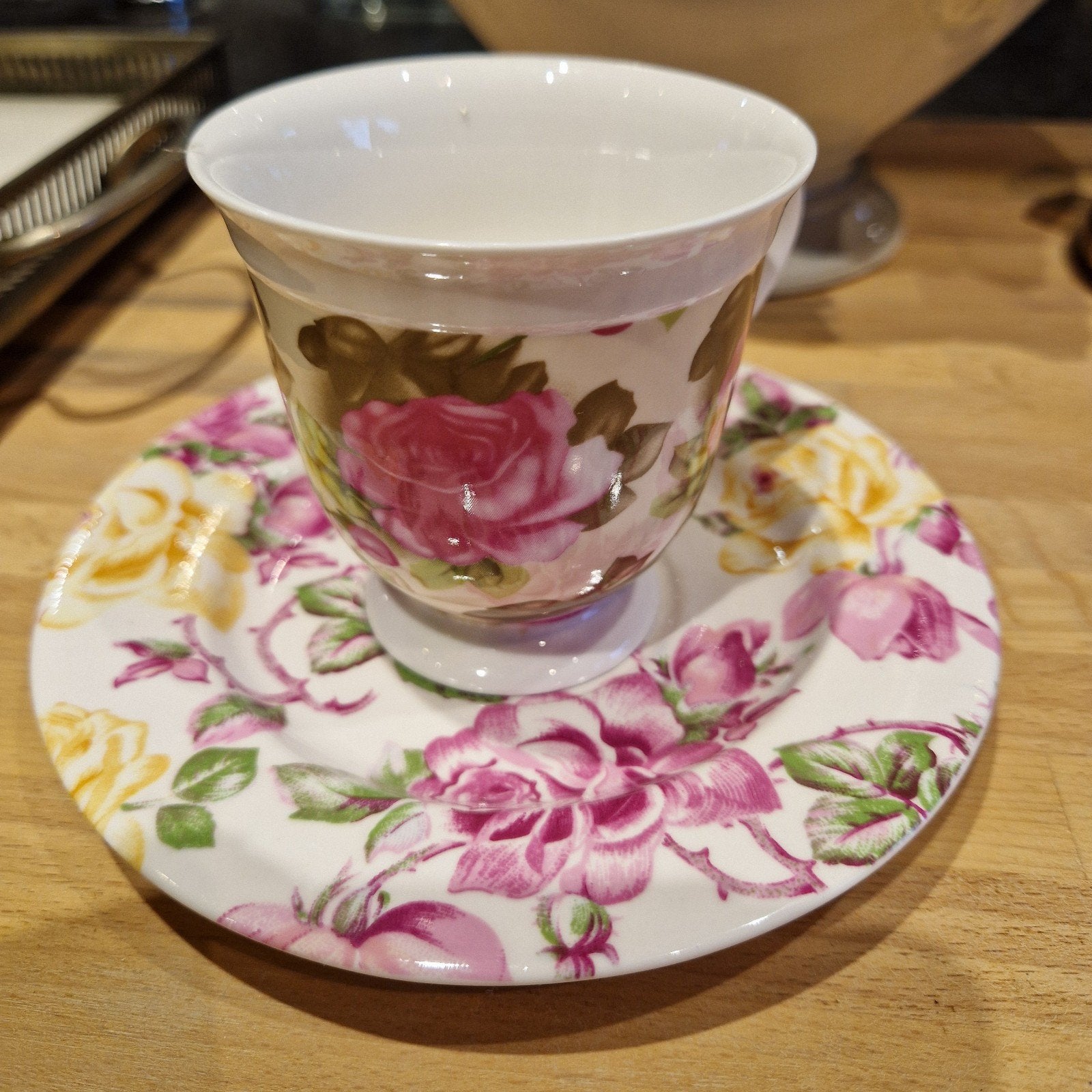 Très jolie tasse et sous tasse en porcelaine, Enlèvement ou Envoi, Porcelaine
