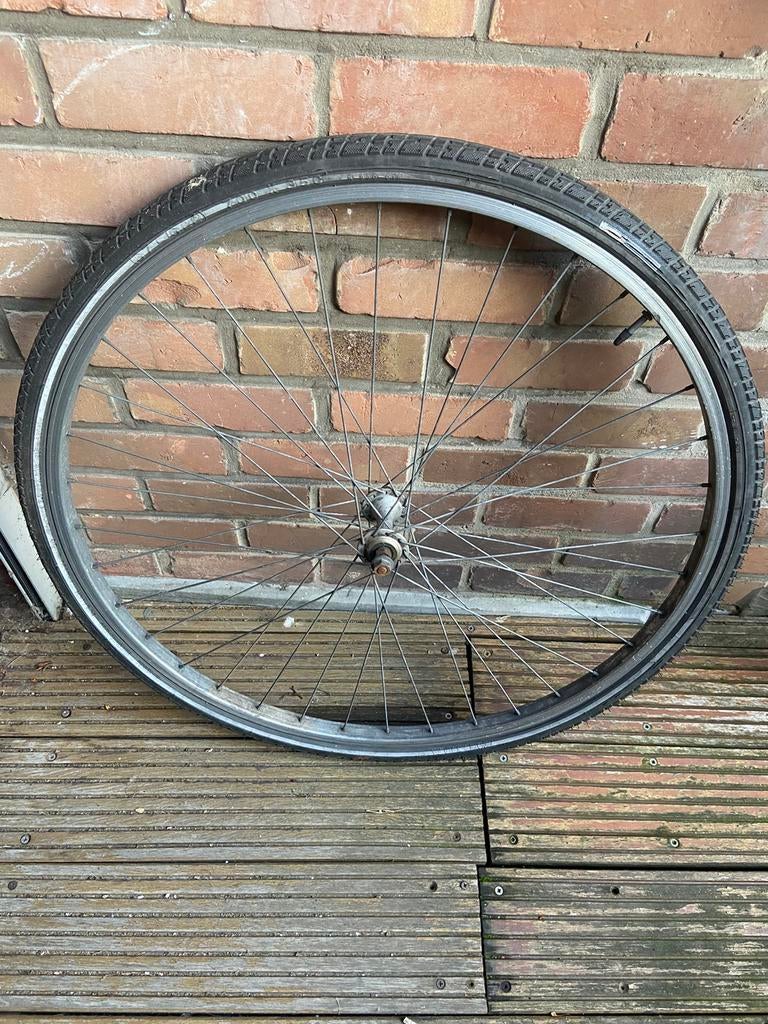 fietswiel voorwiel met buitenband, Fietsen en Brommers, Fietsonderdelen, Ophalen, Zo goed als nieuw, Band