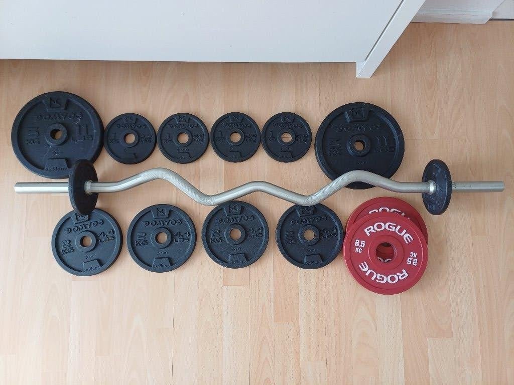 complete set gewichten + stang + halters + buikspierwiel, Sport en Fitness, Fitnessmaterialen, Ophalen, Zo goed als nieuw, Halterstangen