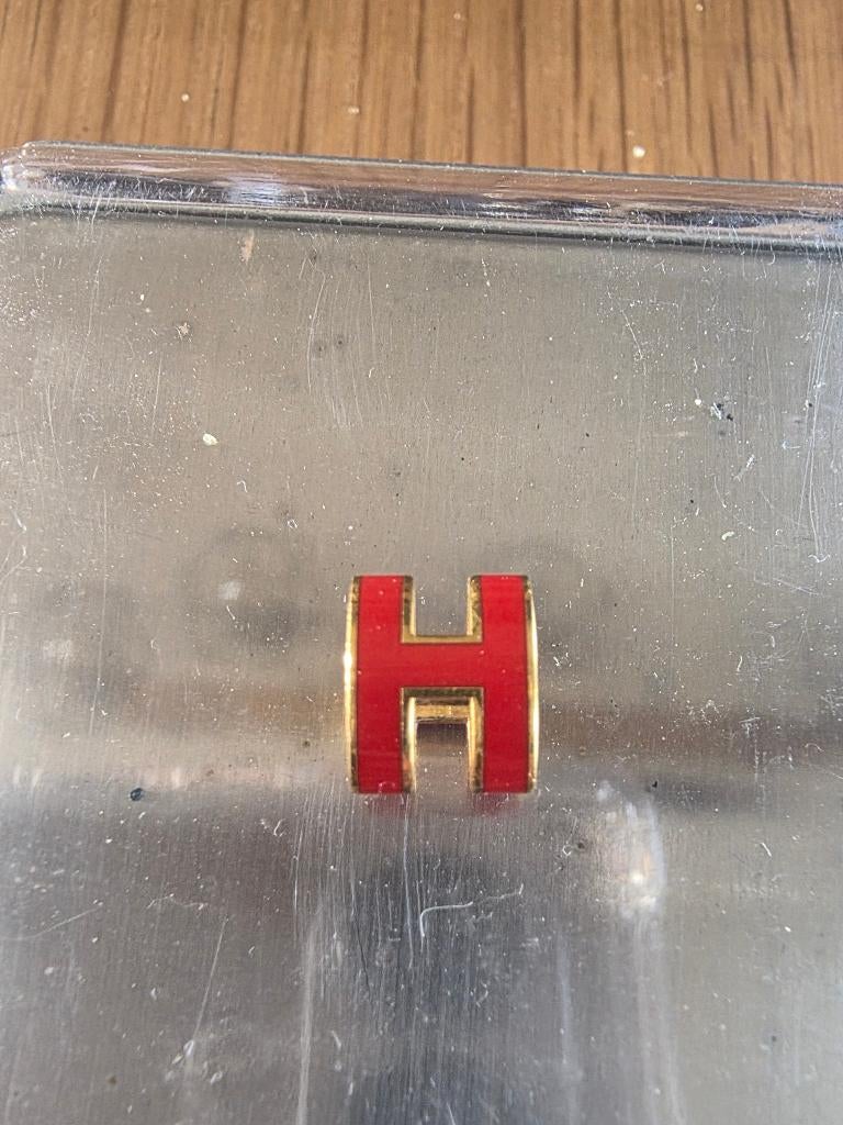 Mini poupée en H avec pendentif Hermès, Bijoux, Sacs & Beauté, Bracelets, Enlèvement ou Envoi, Utilisé, Or, Autres matériaux