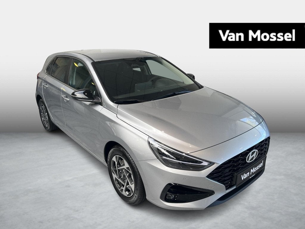 Hyundai i30 TECHNO AUTOMAAT - CAMERA - APPLE CARPLAY/ ANDROI, Auto's, Hyundai, Gebruikt, 4 cilinders, 700 kg, 1600 cc