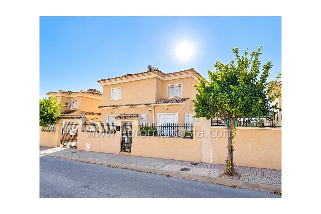 REF P68066 -   villa spacieuse avec piscine privée  ., Maison d'habitation, 5 pièces, SAN FULGENCIO, Espagne