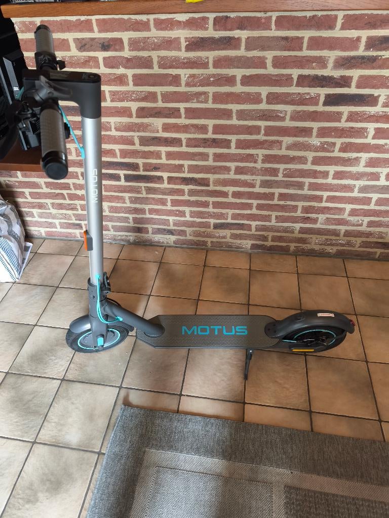 E-STEP, Fietsen en Brommers, Steps, Ophalen, Zo goed als nieuw, Elektrische step (E-scooter), Motus(decathlon)