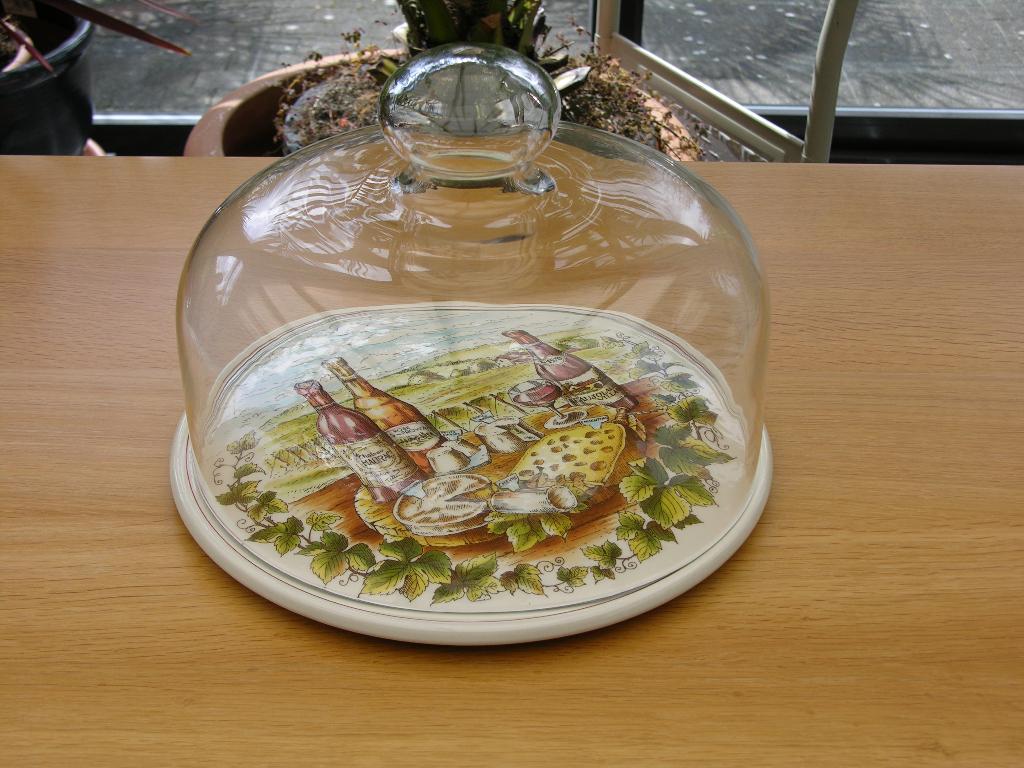 Kaasbord met glazen stolp, Huis en Inrichting, Keuken | Servies, Ophalen