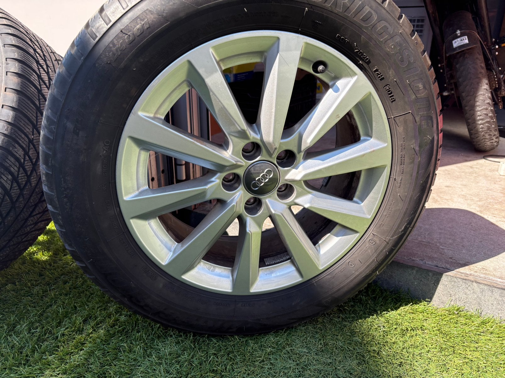 2 Orginele Audi banden met velgen, Auto-onderdelen, Banden en Velgen, Ophalen, Gebruikt, 16 inch, 205 mm