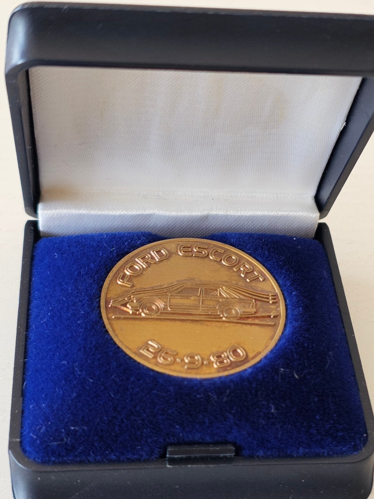 Pièce de collection Ford en l'honneur de la Ford Escort,, Enlèvement ou Envoi