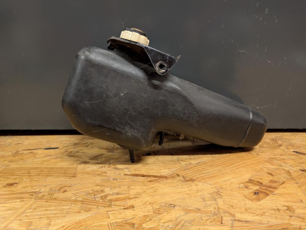 Originele Honda Dax plastic tank + tankplaat + tankdop, Fietsen en Brommers, Brommeronderdelen | Algemeen, Ophalen of Verzenden