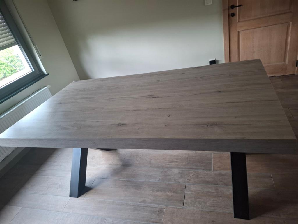 Mooie eettafel, Ophalen