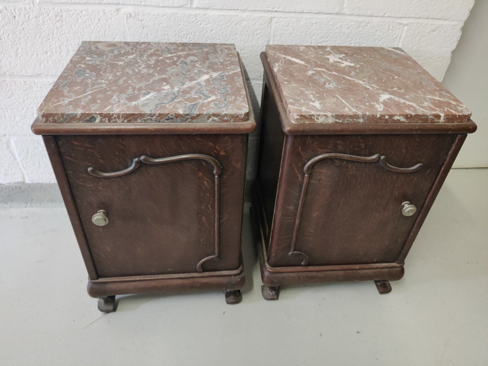 2 vintage houten nachtkastjes met marmeren blad, Enlèvement, Bois