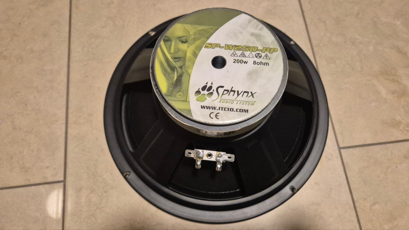 Woofer van 200 watt, Ophalen