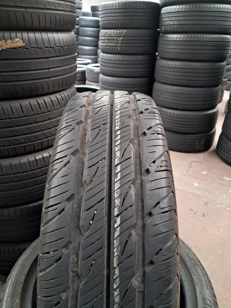 21575r16c 215 75 r16c 215/75/r16c UNIROVAL avec montage, Enlèvement ou Envoi