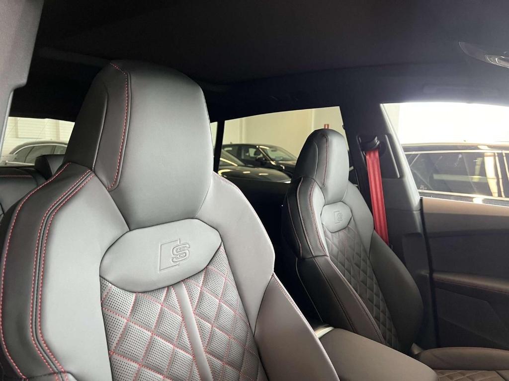 NEW Q8 PLUG IN 490PK RS-EDITION VOL CARBON/MASSA/BLACK-25%, Auto's, Automaat, 2995 cc, Q8, Wit