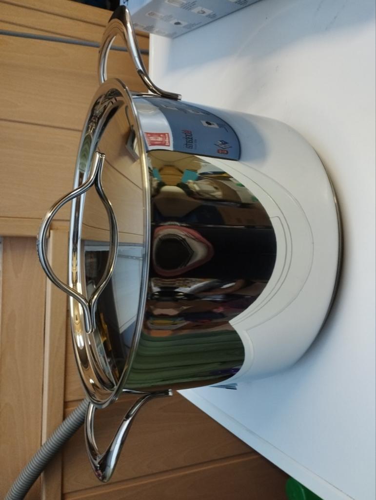 Een kookpot met deksel en dubbele bodem in inox nieuw kleu, Huis en Inrichting, Keuken | Potten en Pannen, Ophalen, Inox
