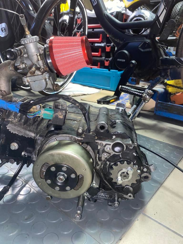 4 takt 125cc *OPGEVOERD*, Fietsen en Brommers, Ophalen, Zo goed als nieuw, Blok