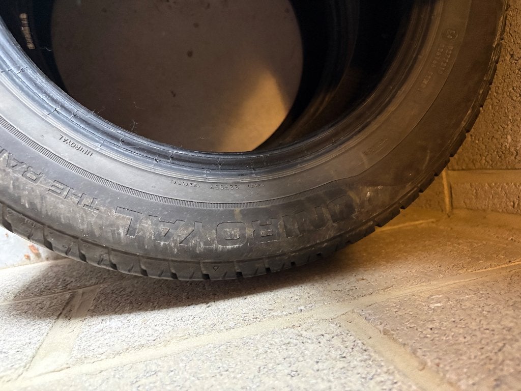2 pneus Uniroyal 185/60 R15 – Bon état, 15 pouces, Pneus été, 185 mm, Pneu(s)