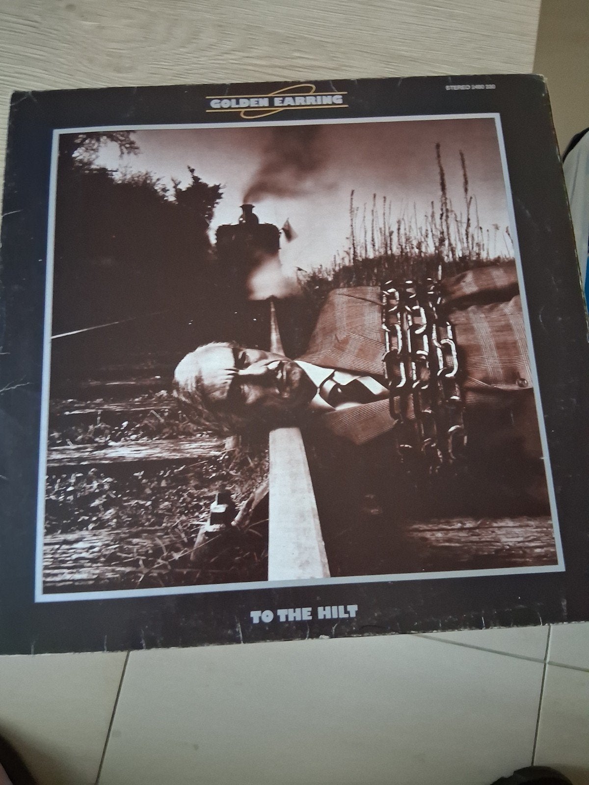 Boucle d'oreille dorée, Enlèvement, LP