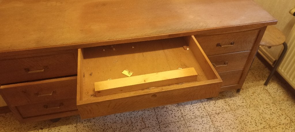 Bureau Massif, Enlèvement, Utilisé