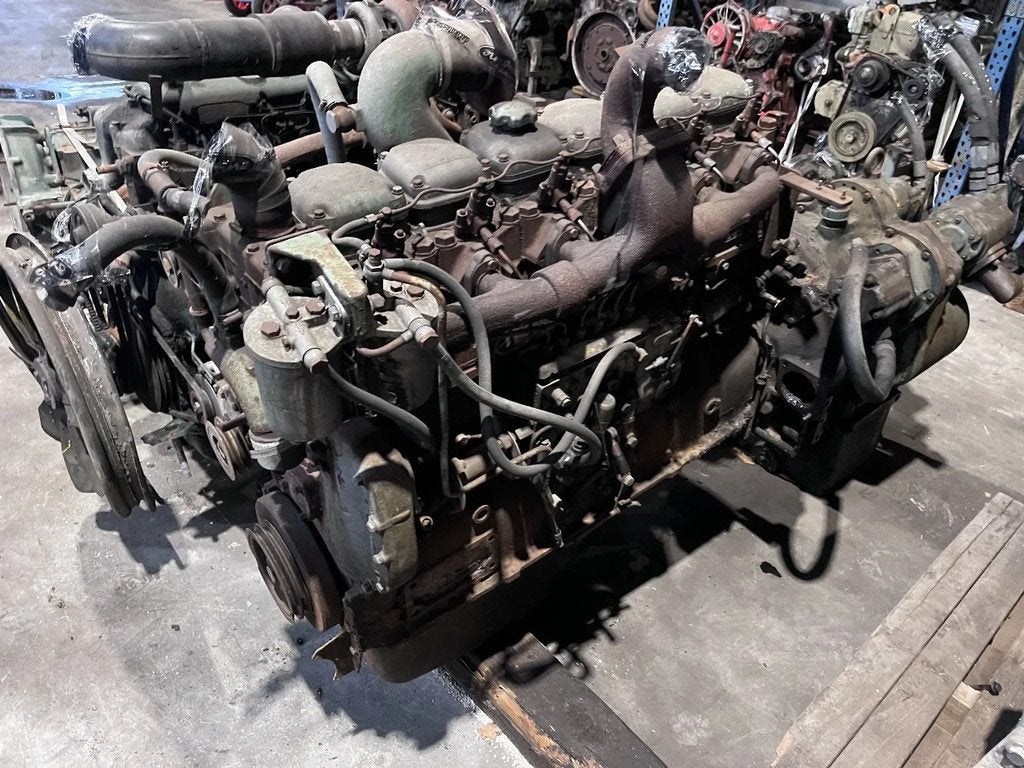 Volvo D100 met scheepskoppeling, Articles professionnels, Machines & Construction | Pièces
