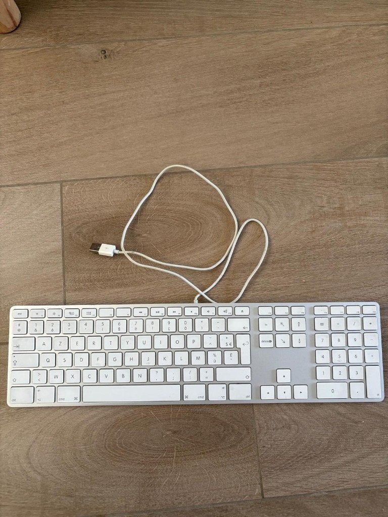 Apple Azerty Toetsenbord (enkele knoppen slecht contact), Gebruikt, Azerty, Ophalen of Verzenden, Apple