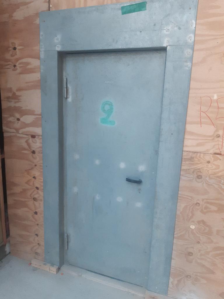 Werfdeur, Doe-het-zelf en Bouw, Deuren en Vliegenramen, Ophalen, Gebruikt, Minder dan 80 cm, Overige typen