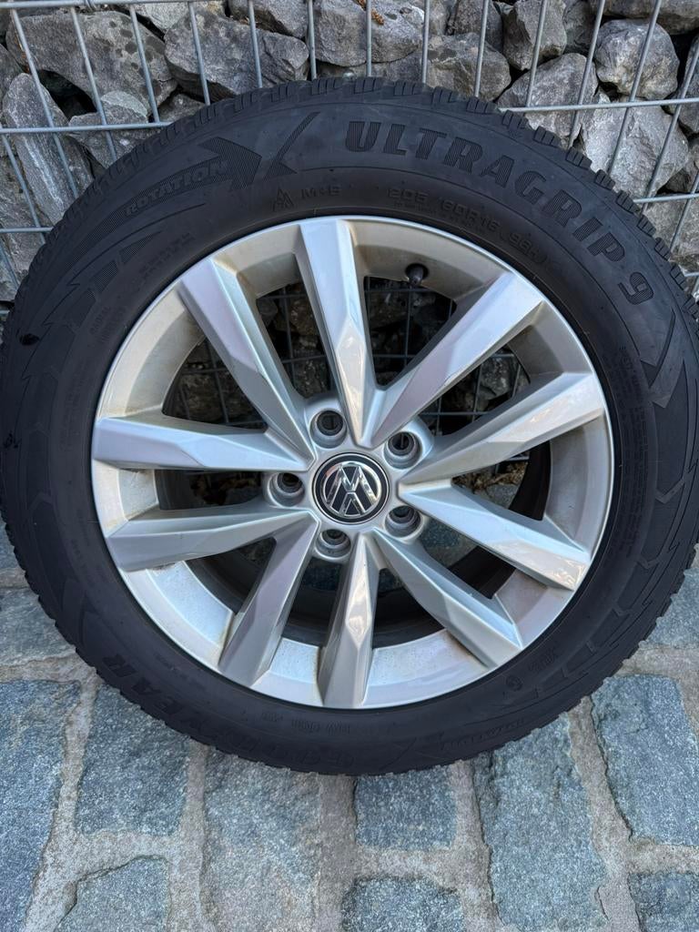 4 jantes VW 16 pouces montées pneu neige GOODYEAR ULTRAGRIP, Autos : Pièces & Accessoires, Pneus & Jantes, Enlèvement, 16 pouces