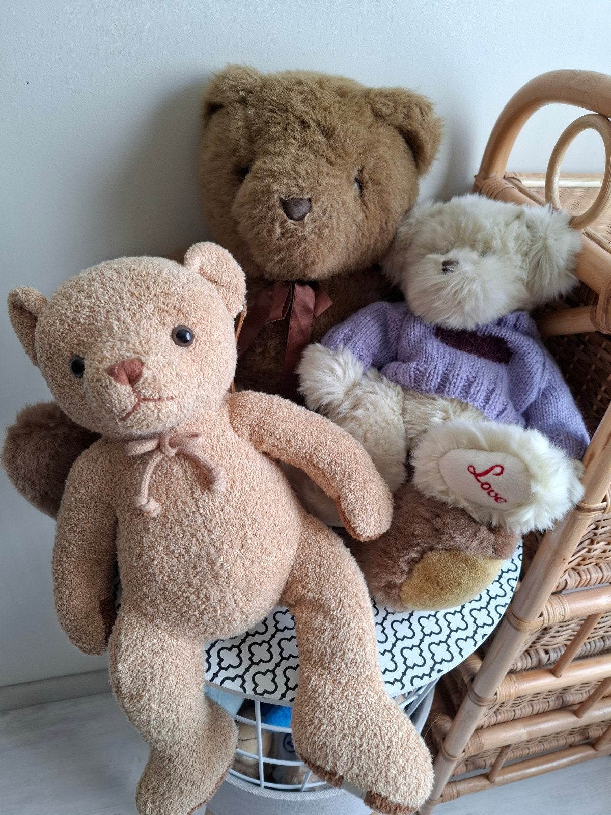 4 oude knuffel beren, Enlèvement