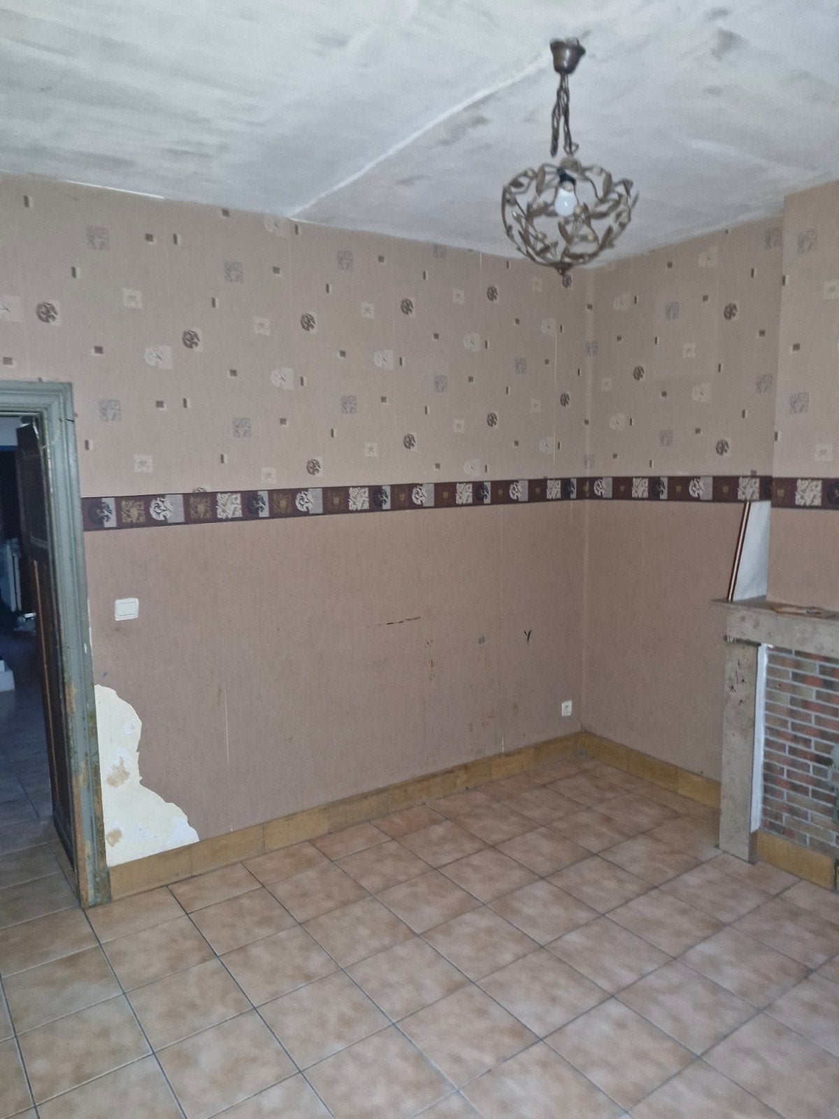 Petite maison située près de toutes commodités à rénover, Immo, Maisons à vendre