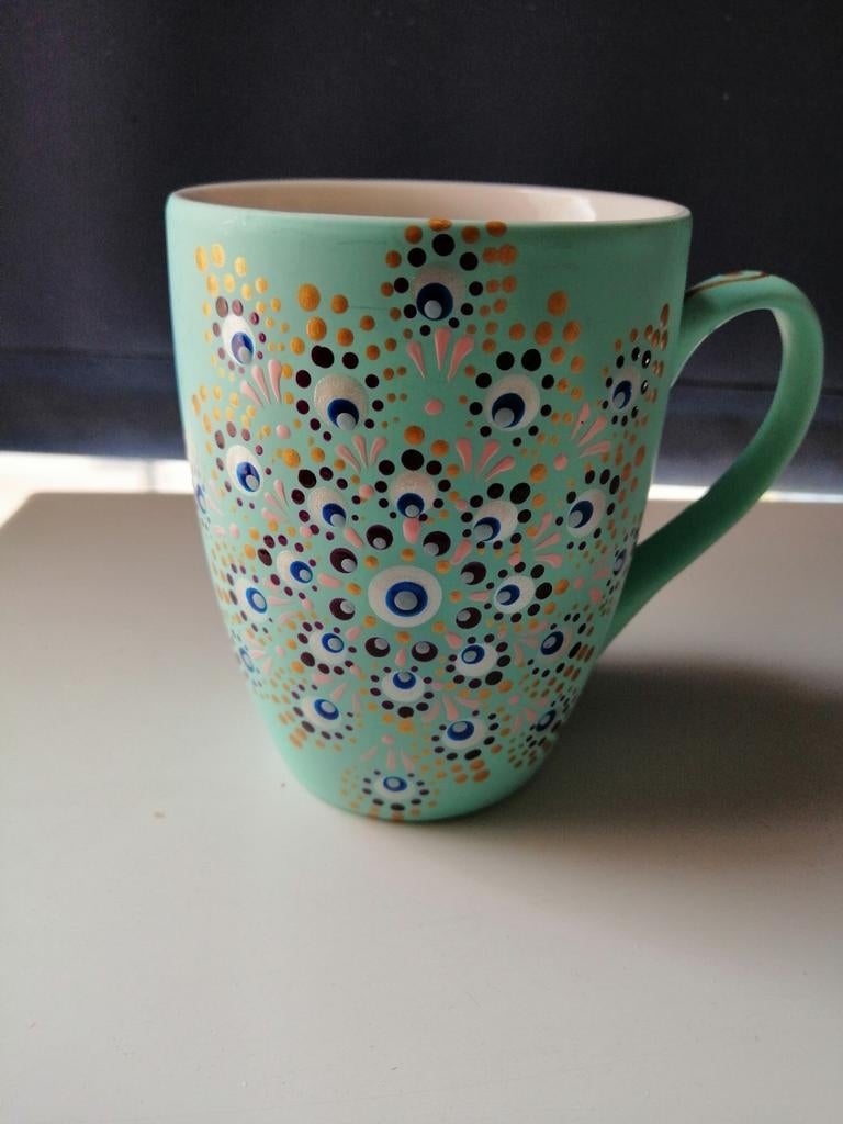 Mug en porcelaine décoré à la main, Maison & Meubles, Enlèvement ou Envoi, Comme neuf, Porcelaine