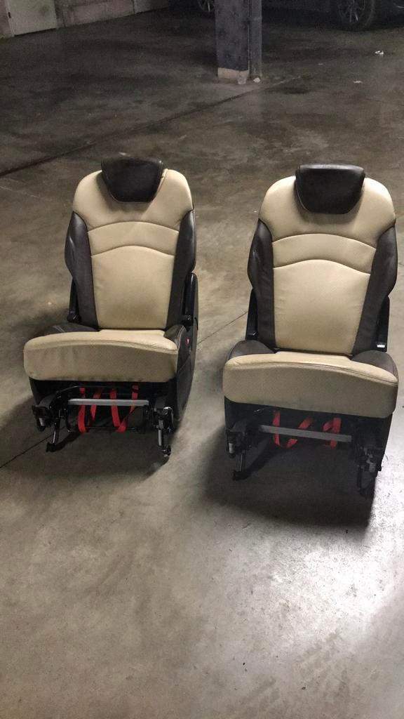 2 sièges Lancia Phedra compatibles avec Peugeot6008/Citroën