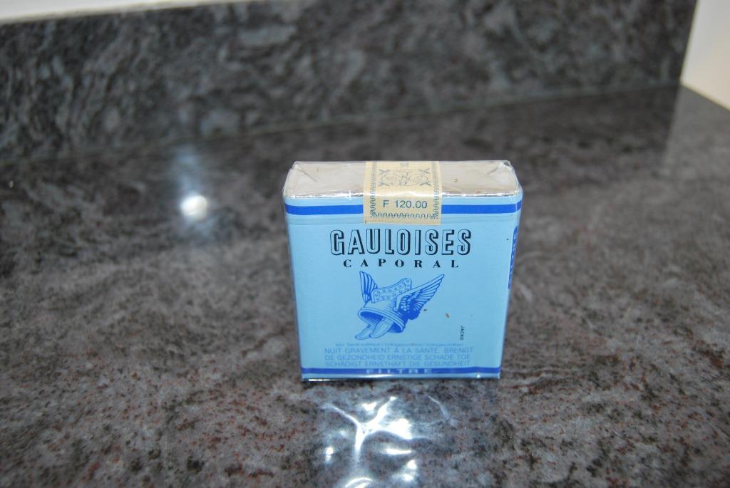 GAULOISES. ANCIENNES CIGARETTES DE COLLECTION NON COMESTIBLE, Enlèvement ou Envoi