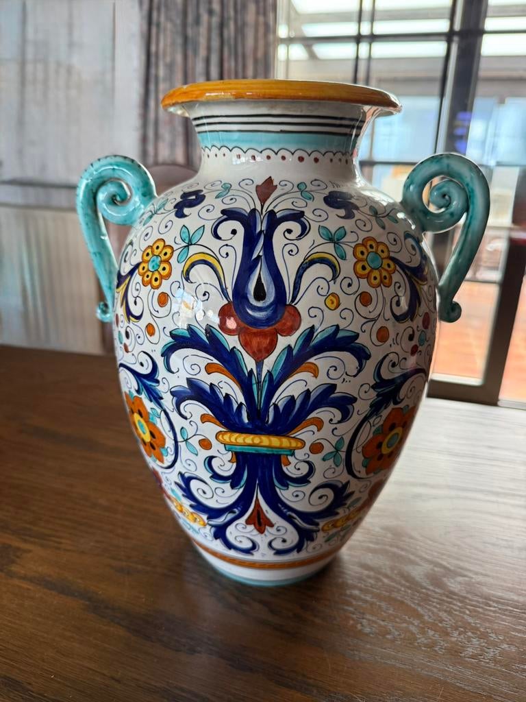 Vase Deruta, Enlèvement