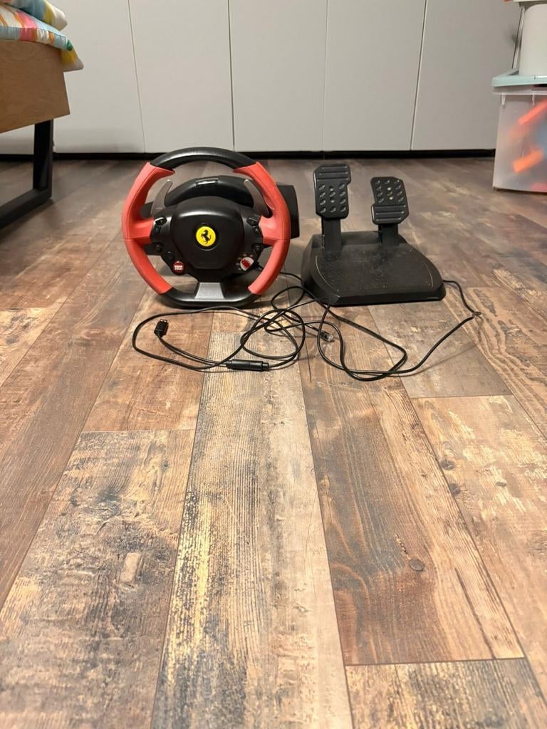 Thrustmaster Ferrari stuur met stand, Games en Spelcomputers, Ophalen of Verzenden, Zo goed als nieuw