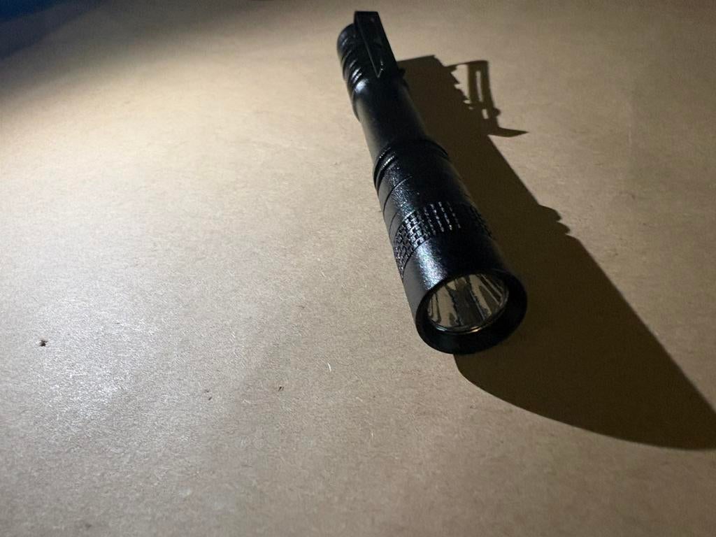 Lampe UV métal format stylo, Ophalen of Verzenden, Zo goed als nieuw
