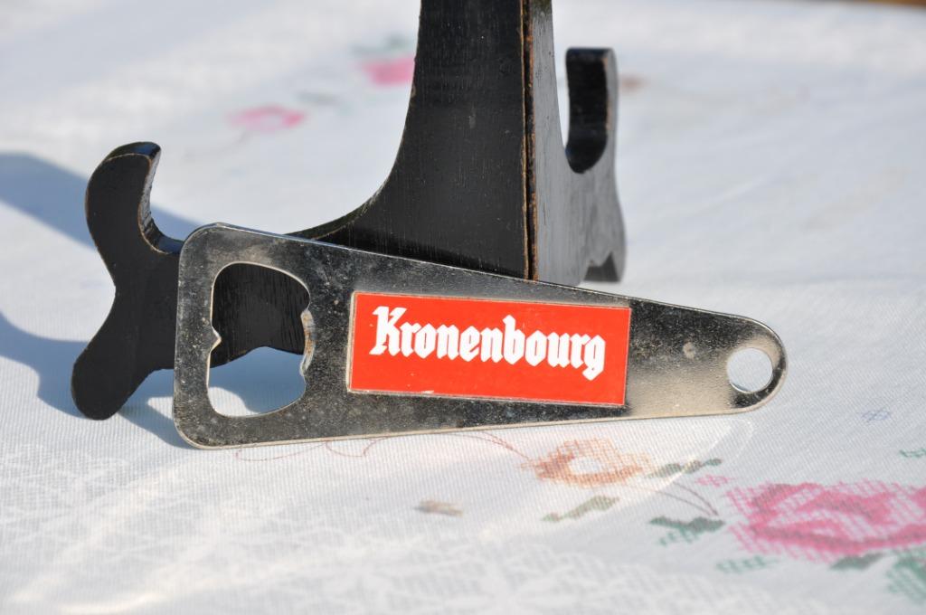 §  decapsuleur en metal publicitaire kronenbourg (63), Ophalen of Verzenden, Zo goed als nieuw, Flesopener, Overige merken