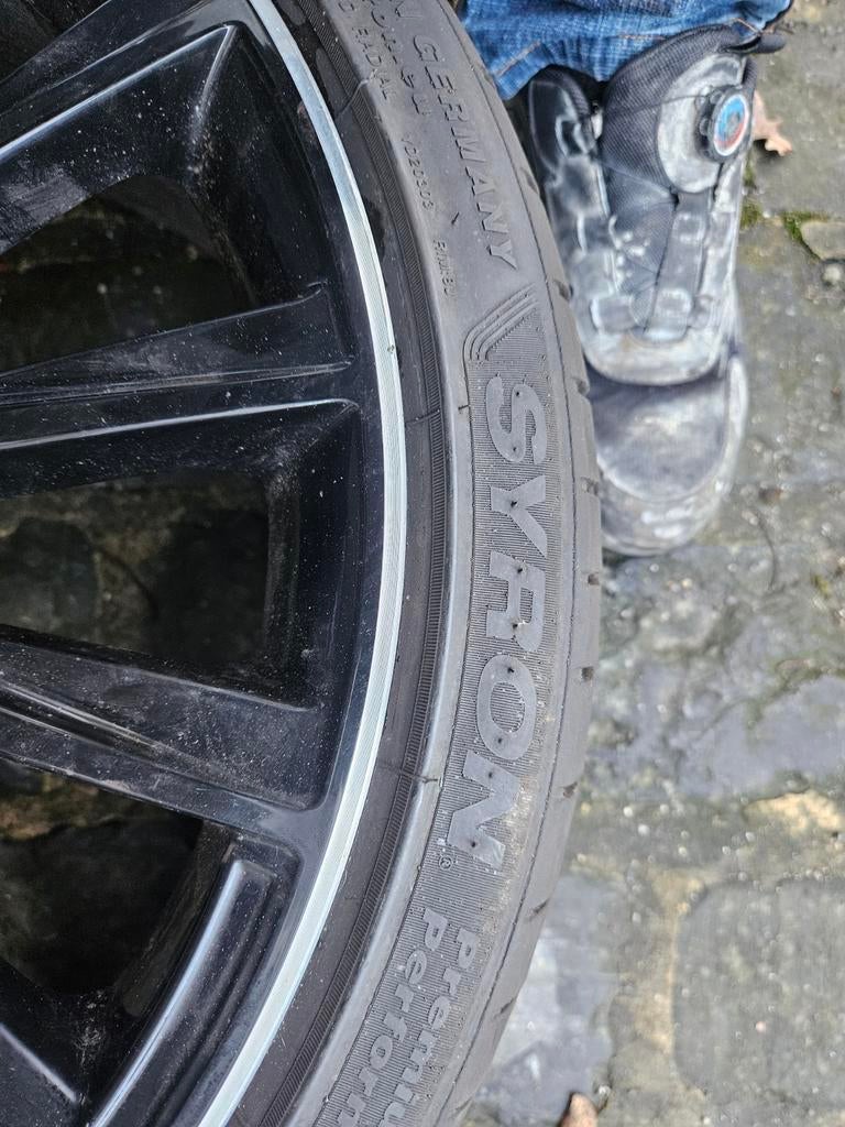 Pneus syron 235/35ZR19, Enlèvement