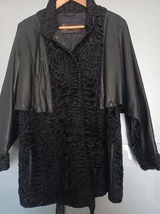 Nieuwe winterjas on leder en astrakan, Kleding | Dames, Jassen | Winter, Ophalen of Verzenden, Nieuw, Maat 42/44 (L), Zwart