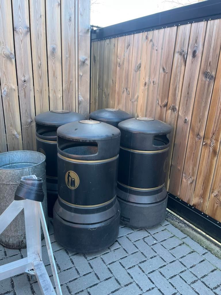 4 vuilbakken met bijhorende metalen emmer, Ophalen, Gebruikt, IJzer