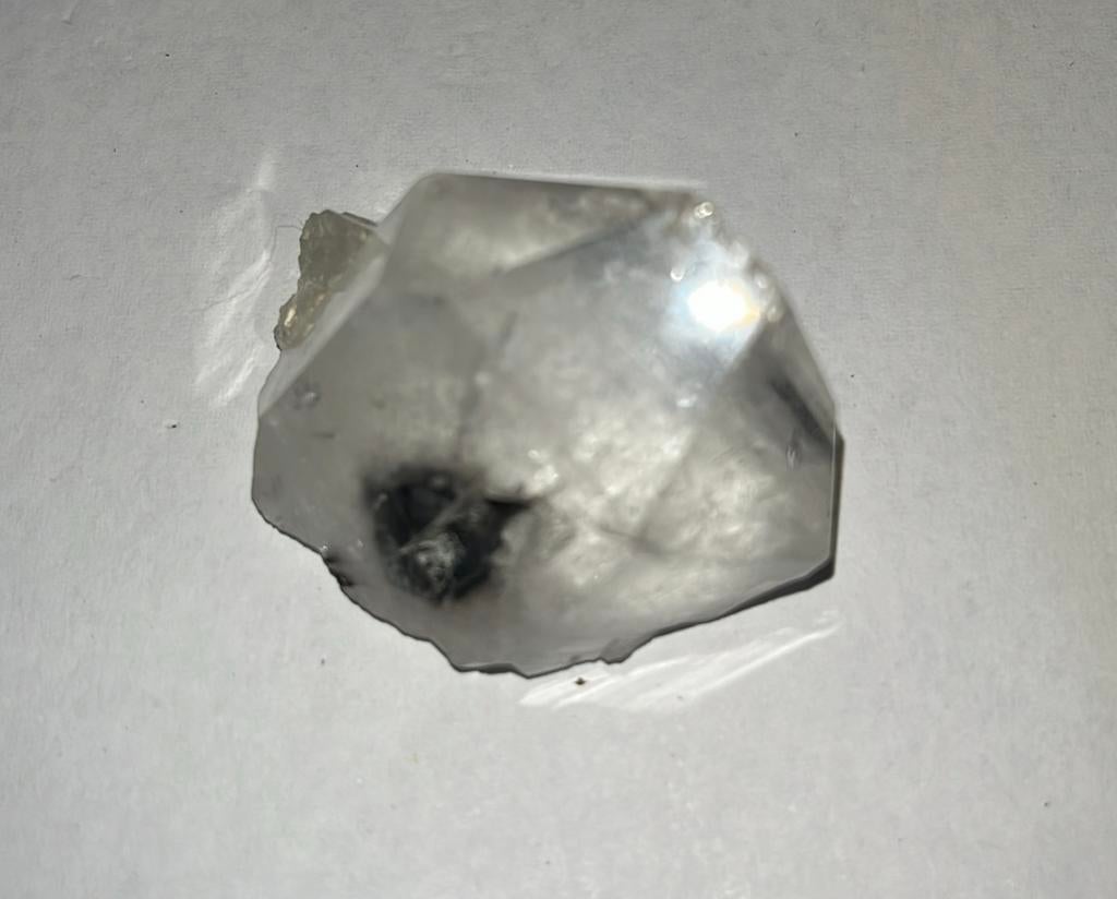 Bergkristal met insluiting - 30,4gram - 44mm x 30mm x 20mm, Ophalen of Verzenden, Mineraal