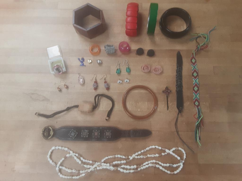 Lot sieraden, armbanden, oorringen, ringen, Ophalen, Gebruikt, Overige materialen