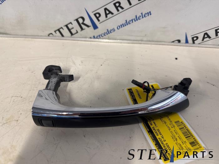 Poignée portière 4portes arrière droite d'un Mercedes E-K, Enlèvement ou Envoi, 3 mois de garantie, Utilisé, Mercedes-Benz