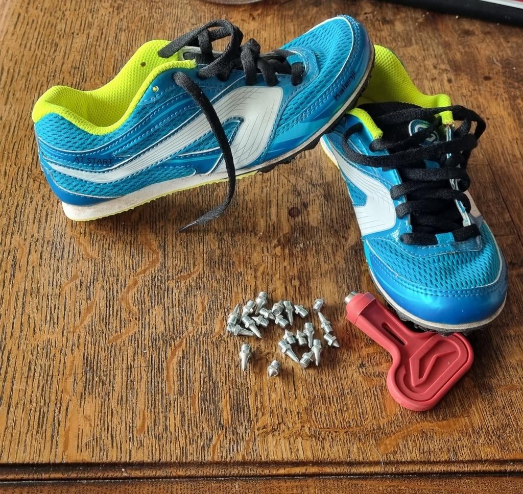 Spikes / loopschoenen maat 34.     ==> Als nieuw 1x gebruikt, Ophalen, Zo goed als nieuw, Spikes