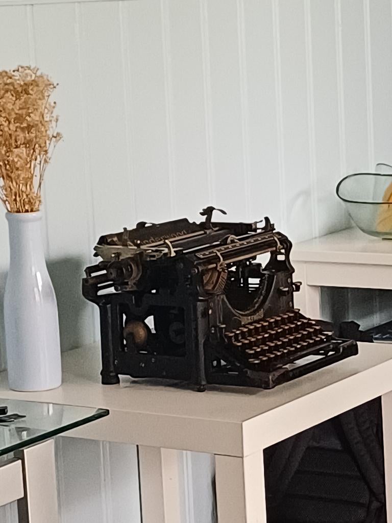 Oude Typemachine Underwood 1915, Antiquités & Art, Antiquités | Bureau & Affaires, Enlèvement