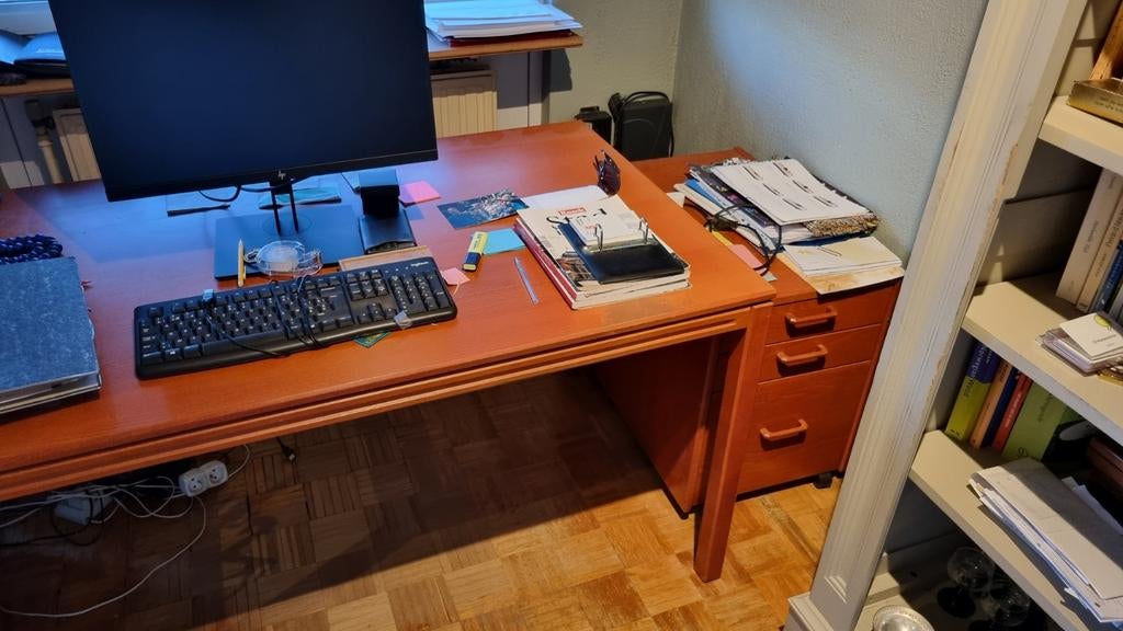 Te geef: bureau + ladenblok, Ophalen