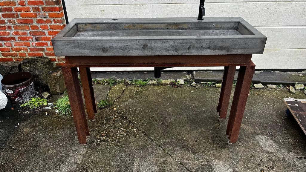 Betonnen wasbak op stalen onderstel 120 x 45 x 90, Bricolage & Construction, Sanitaire, Utilisé, Lavabo, Pierre, Enlèvement