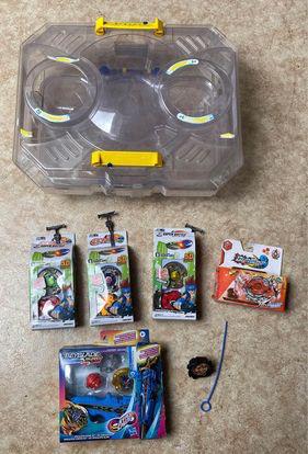 Lot 2 arènes et toupies Beyblade, Enfants & Bébés, Enlèvement, Comme neuf