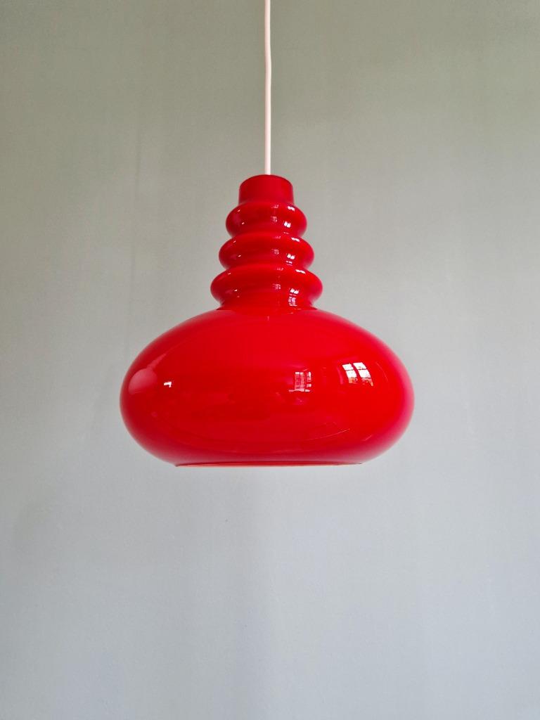 Trio de suspensions Space Age en opaline rouge, Envoi